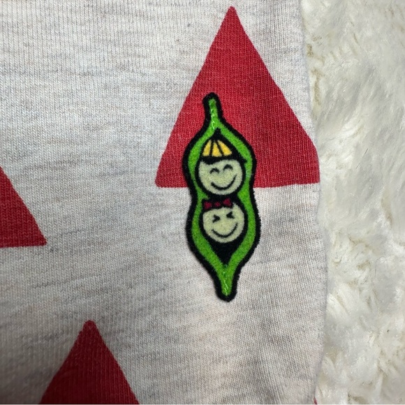 Peekaboo Beans Shirt Long Sleeved Triangles White & Red Size 6 - Picture 10 of 16